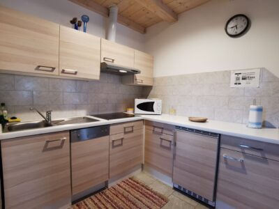 Piano di lavoro e lavello della cucina dell’appartamento Edelweiss