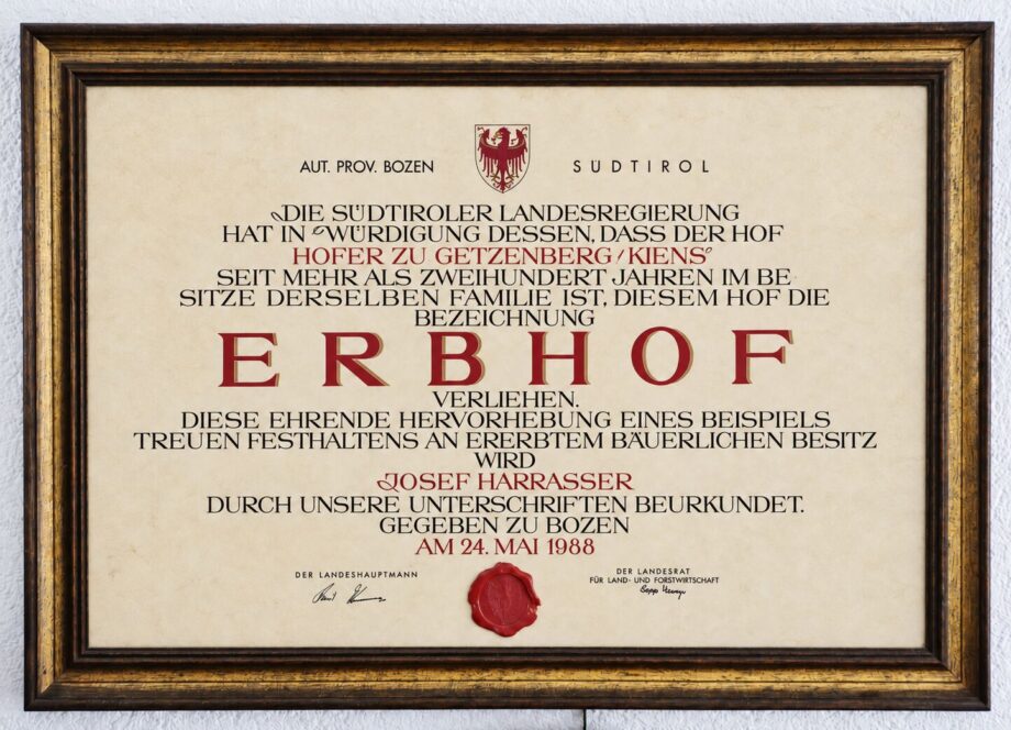 Certificato Erbhof del maso Hofer Hof della famiglia Harrasser
