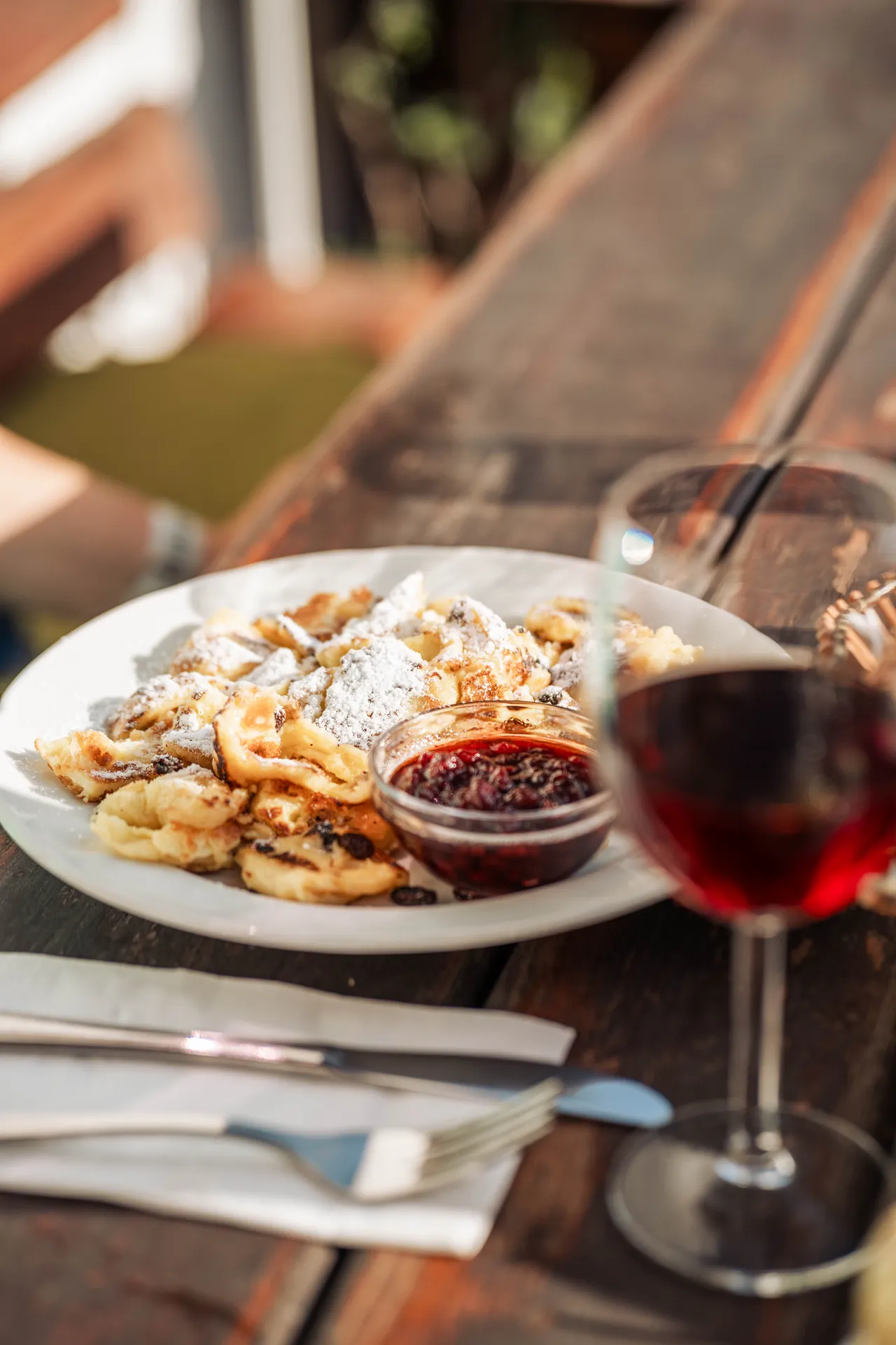 Kaiserschmarrn con zucchero a velo e confettura alla Jausestation Hofer Hof